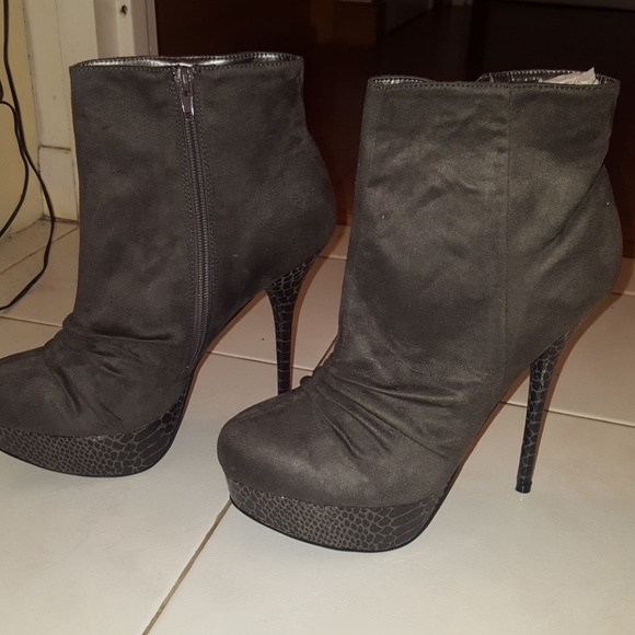 High heeled booties - Picture 2 of 5